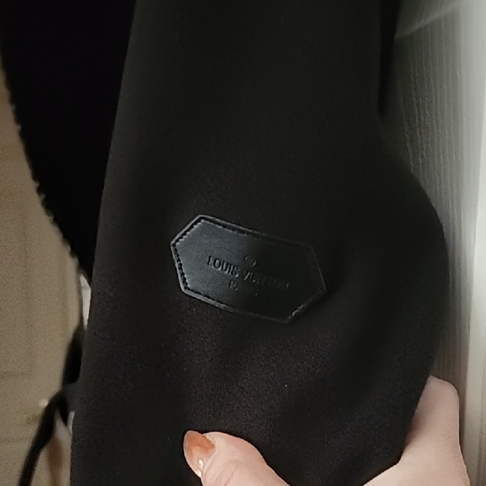 Louis Vuitton Black Coat with Gray Monogram - Picture 3 of 10